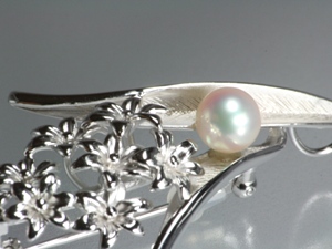 あこや真珠 ヒヤシンス ブローチ アップ