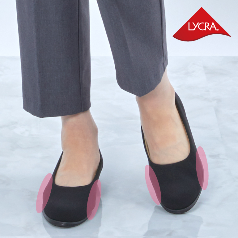 【ポイント2】足に優しい生地が伸びる設計