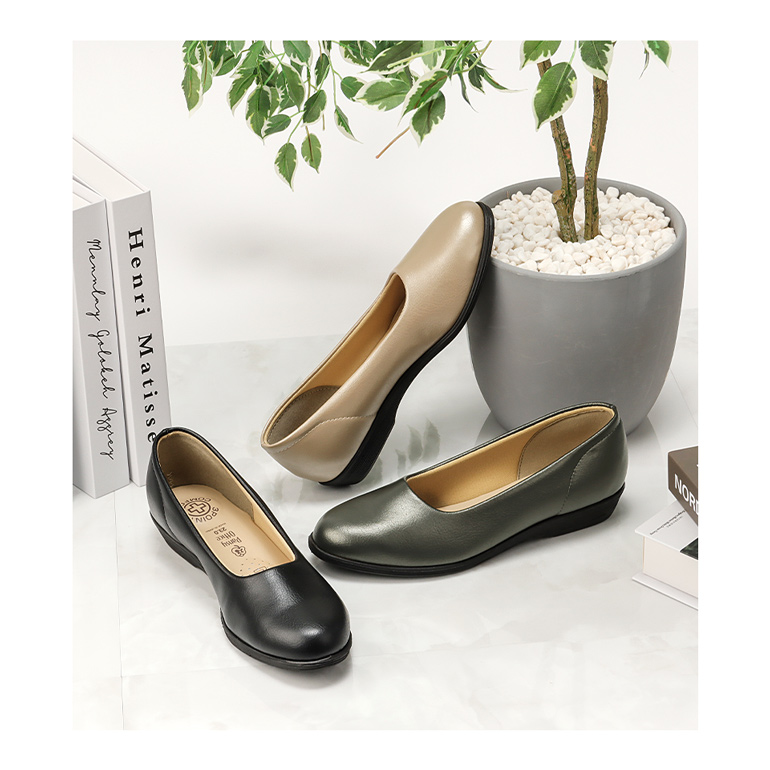 冠婚葬祭でも活躍する定番パンプス