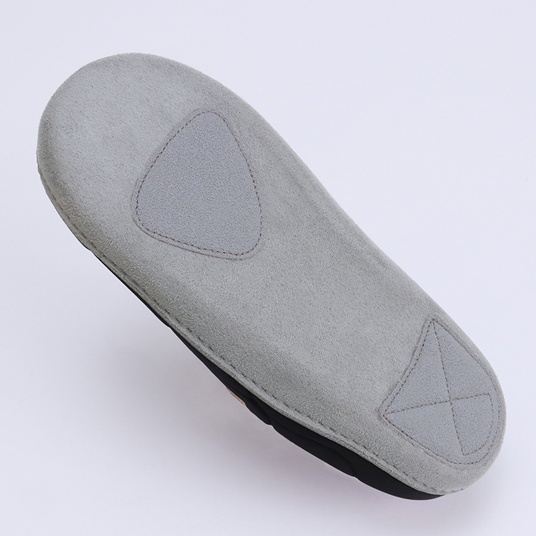 クッション性がある軽量ソールを採用