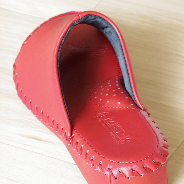 【ポイント2】ふんわりとした中敷で歩行時の衝撃を軽減し、長時間履いていても疲れにくい室内履き。