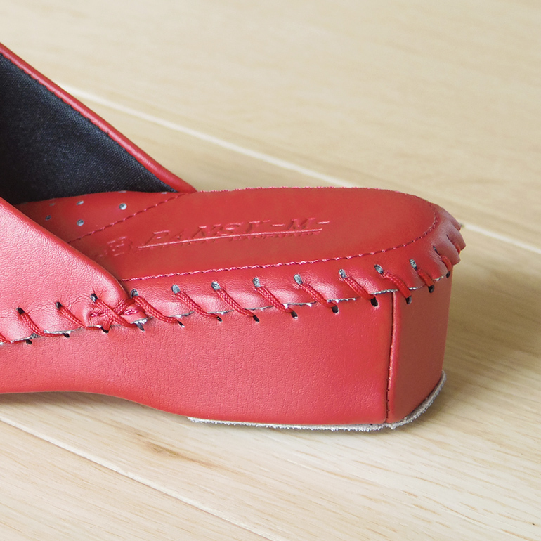 【ポイント3】高めのヒールでしっかりと歩きやすく、忙しい朝や仕事履きにもぴったり。