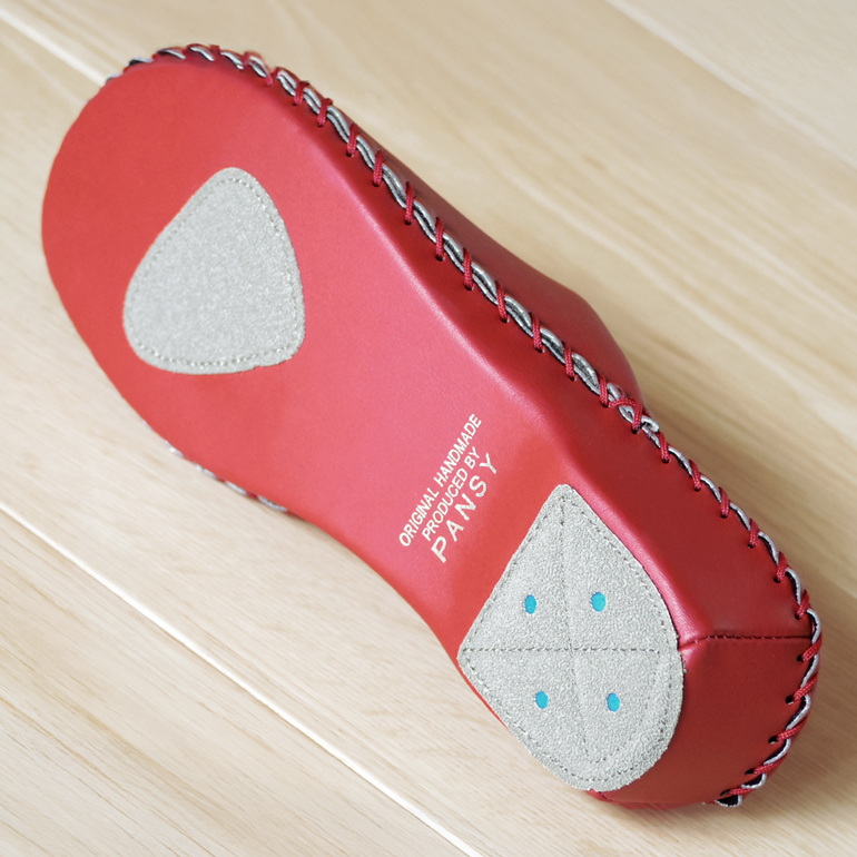 【ポイント4】階段などでもしっかりグリップしてくれるので、滑りにくく安心・安全。