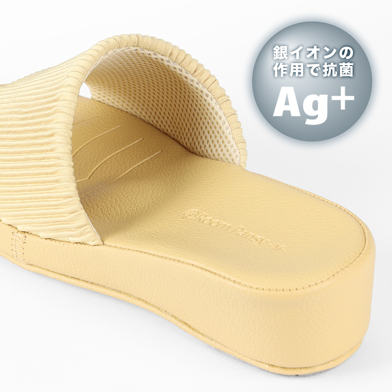 【ポイント2】足裏に優しいフットベッドインソール