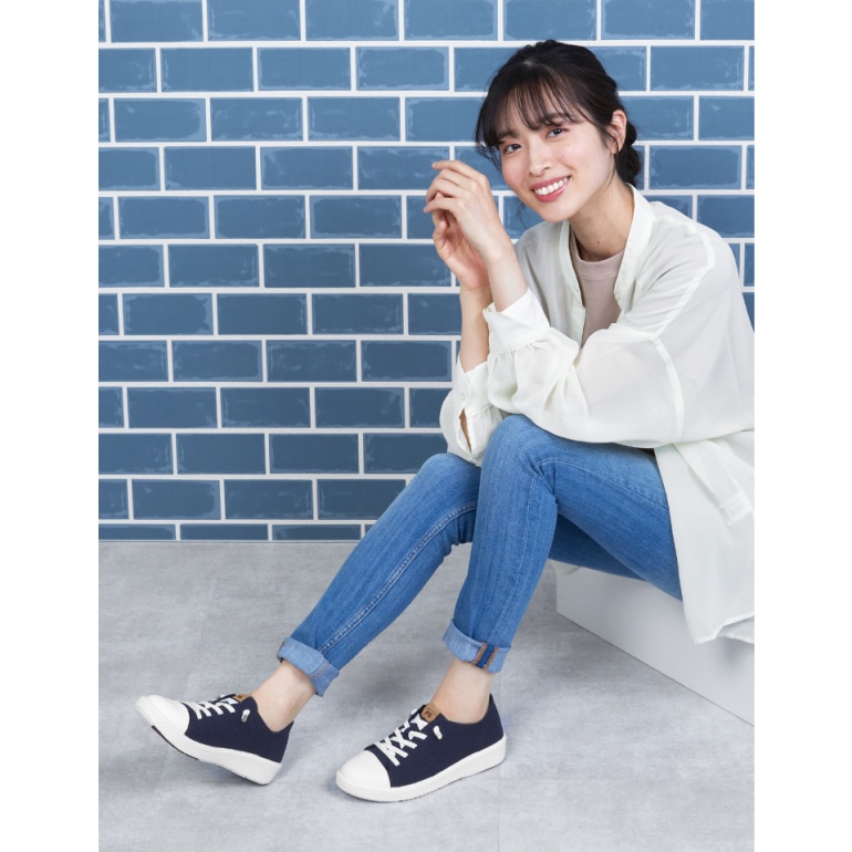 靴紐を結ばず楽に履けるシューズ