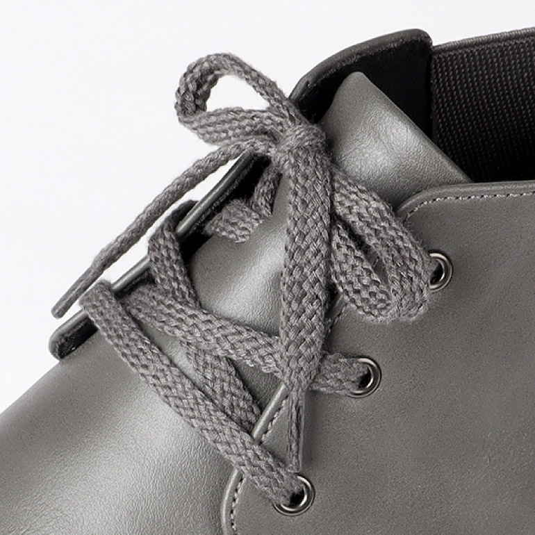 シューレースを使ってしっかりフィット