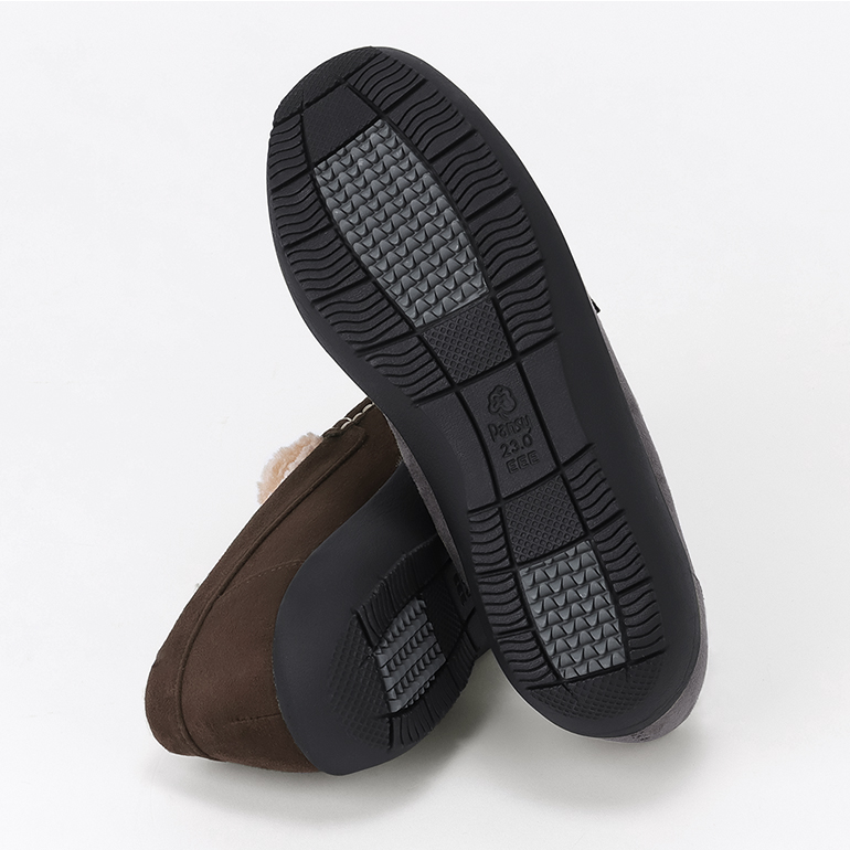 【ポイント2】フレキシブル&軽量設計のソールを採用