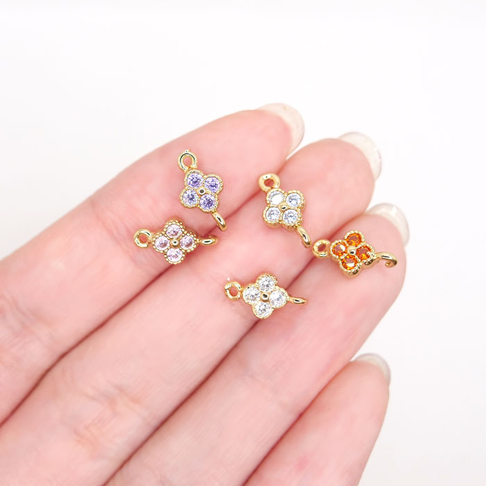 在庫限り】189. コネクタ― 四葉フラワー 1個 チャーム ハンドメイド