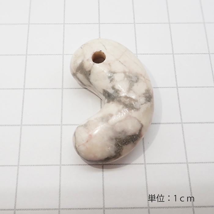 日本銘石 糸魚川翡翠勾玉 【24002256】天然石 古代勾玉 ビーズ