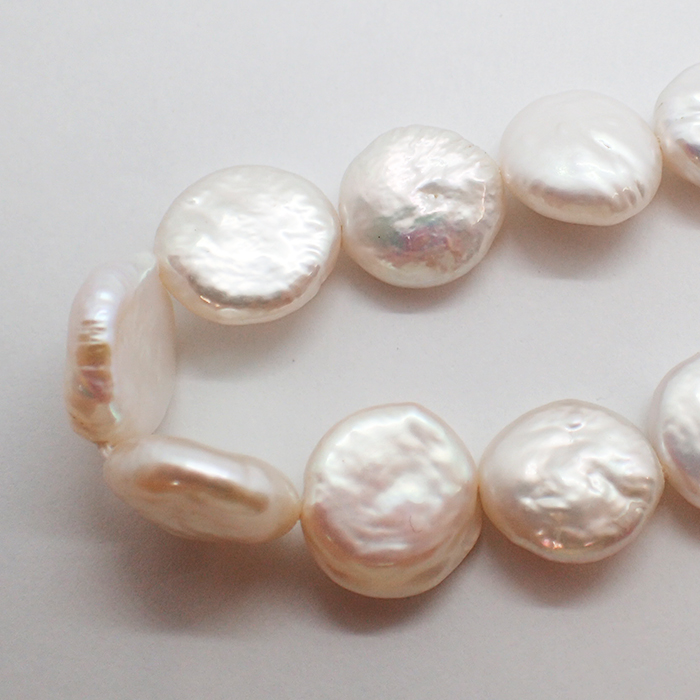 ユニークなバロック淡水コインパール【BIKO】Lumen Studs 56-344_e97e2a2b-0673-4300-b9d0
