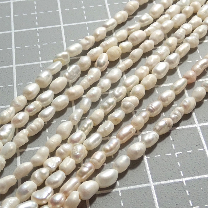 244. ライス 淡水パール ビーズ 連】 ベビーパール 約2*3mm ホワイト 