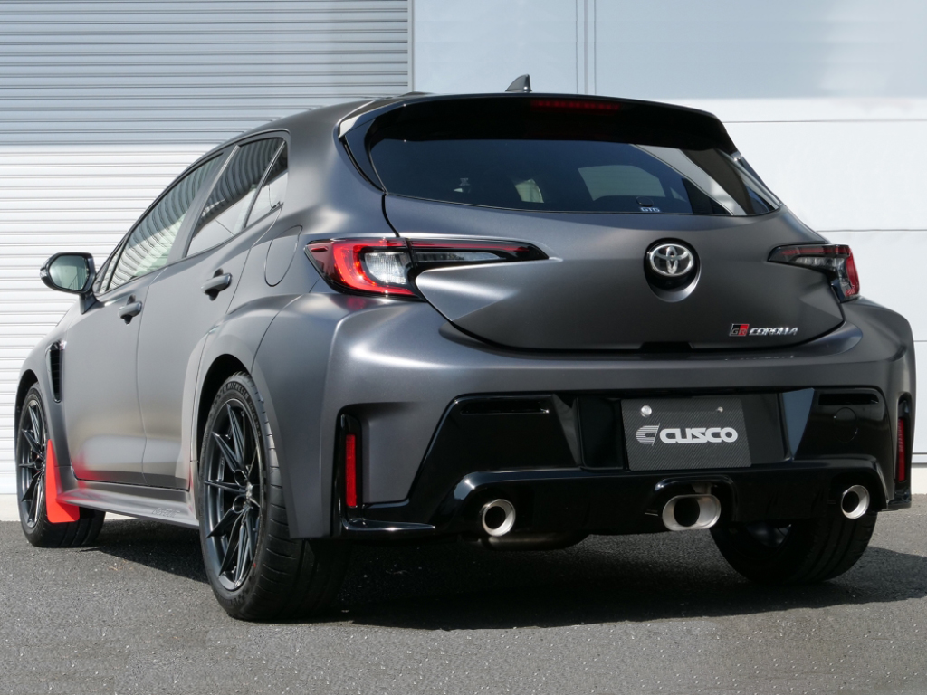 クスコ スポーツフラップ トヨタ GRカローラ GZEA14H G16E-GTS 2022.12 レッド 1H1 850 FR | クスコ | 02