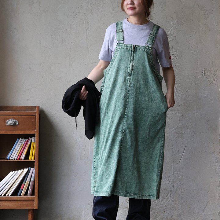 ジャンパースカート ジャンスカ レディース ケミカルデニム ストレート スリット入り 楽ちん 軽い 重ね着 ポケット 大きいサイズ パティの画像