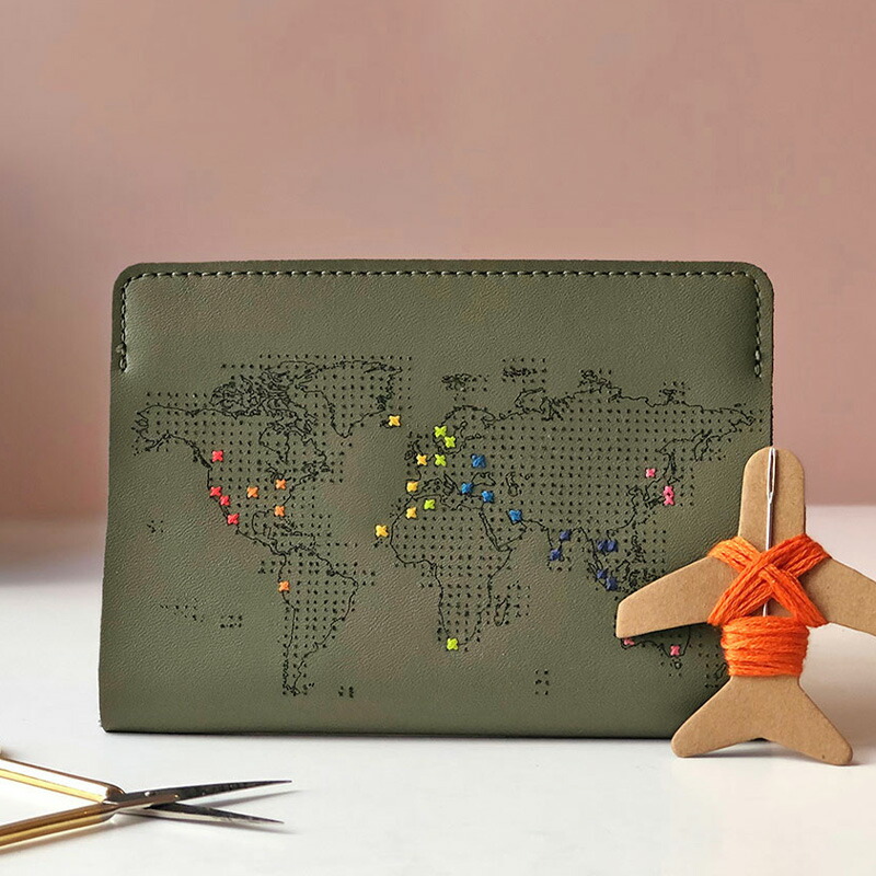 訳あり】【OUTLET品】刺繍 パスポートケース 世界地図 本革 刺繍できる