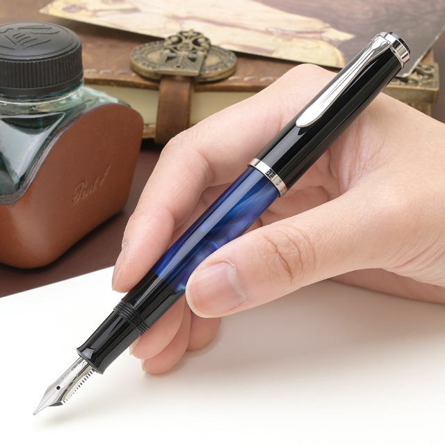Pelikan（ペリカン） 万年筆 名入れ クラシック トラディショナル M205
