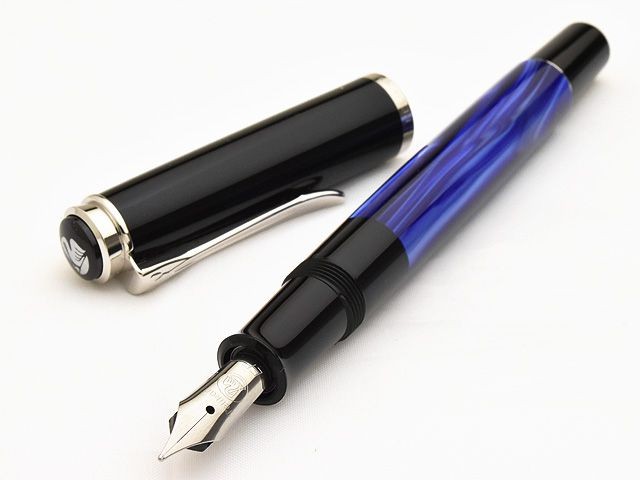 ■新品■未使用■ Pelikan ペリカン 万年筆 筆記用具 文房具 ステーショナリー ブラック系×ブルー系 FJ7521 Pelikan（ペリカン） 万年筆 名入れ クラシックトラディショナル205