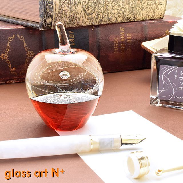 glass art N＋（グラスアートエヌプラス） ペーパーウェイト りんごのペーパーウェイト レッド