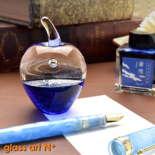 glass art N＋グラスアートエヌプラス ペーパーウェイト りんごの