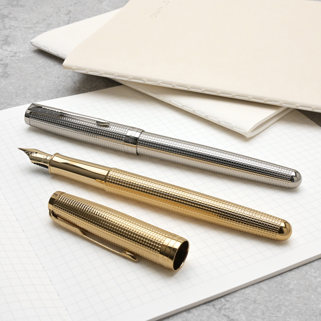 Parker 万年筆 シルバー・ゴールド Parker 万年筆 シルバー・ゴールド - メルカリ