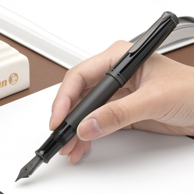 Pelikan（ペリカン） 万年筆 スーベレーン M809 ブラックマット 特別