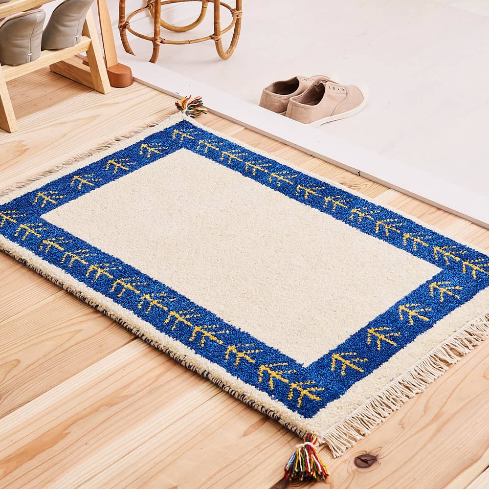 玄関マット 爽やかなブルーに心奪われる、シンプル×アクセントが