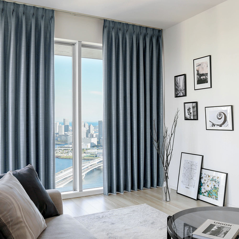 ラグジュアリー 遮光カーテン シックなトーンにキラキラ輝く、光沢が