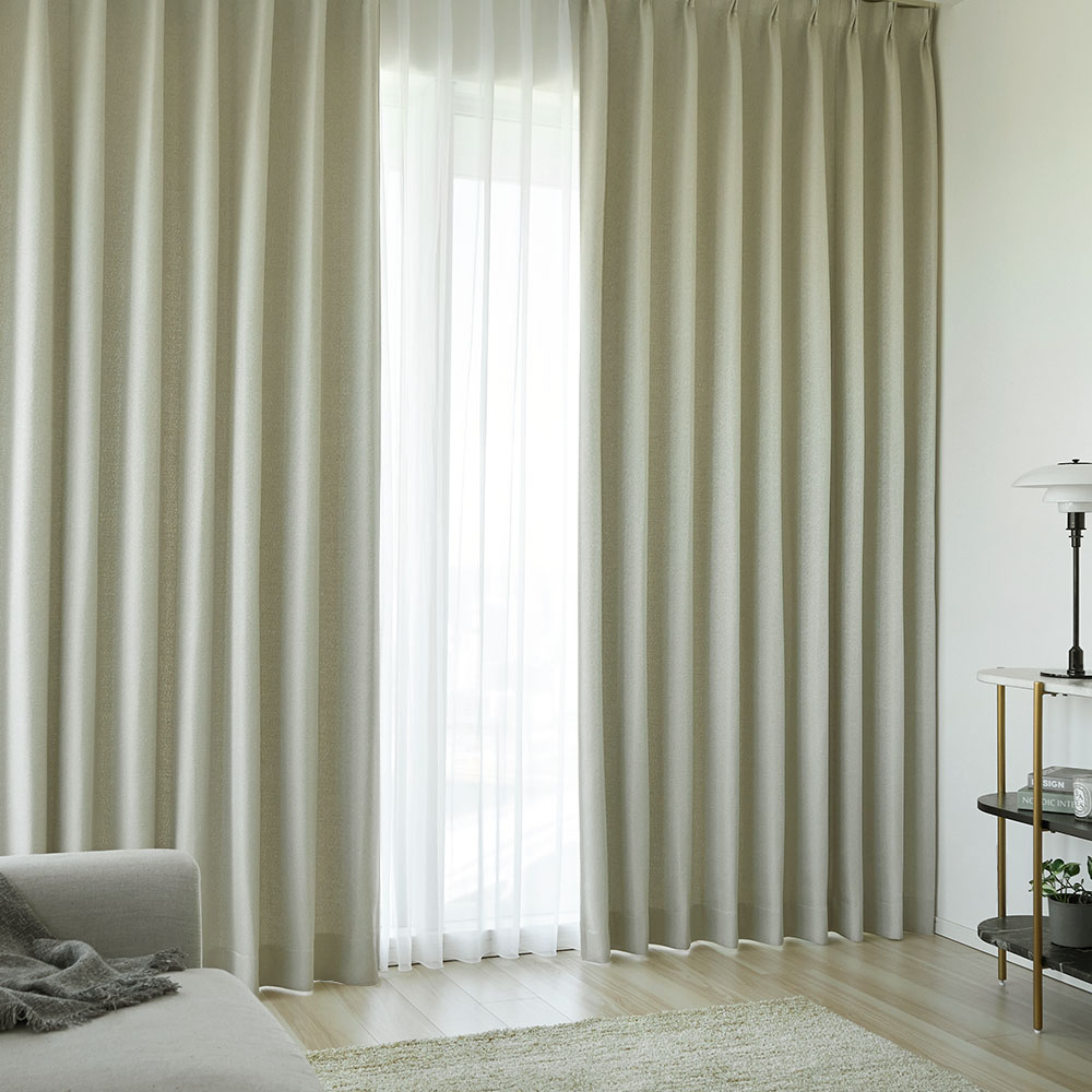 ラグジュアリー クラッシュ感のあるテクスチャーを楽しむ、上質な光沢