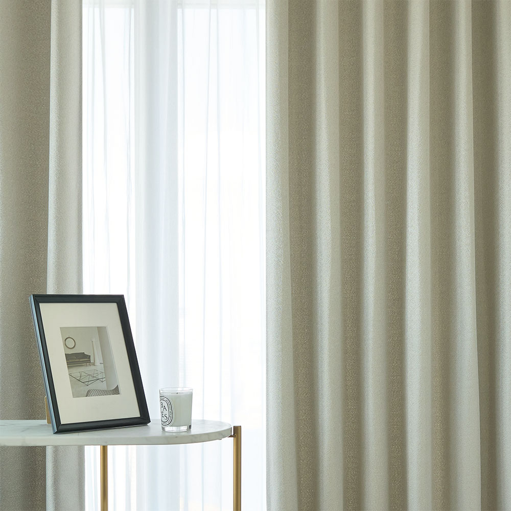 ラグジュアリー クラッシュ感のあるテクスチャーを楽しむ、上質な光沢