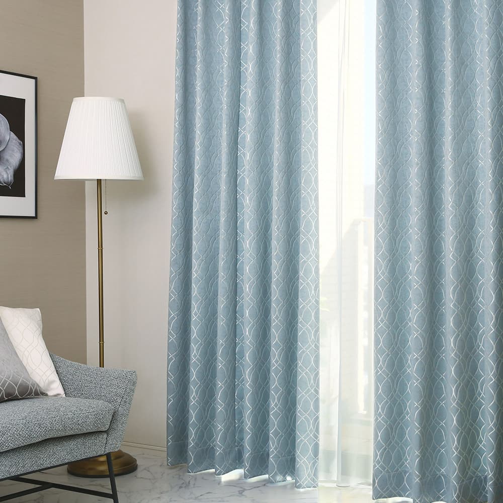 ジャガード 光沢糸で贅沢に描いたラインが美しい、窓辺をシックに装う