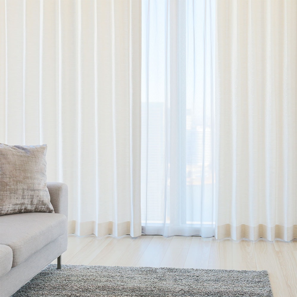 モダン カーテン 素材差が織りなす、シックモダンな表情のカーテン 1.5