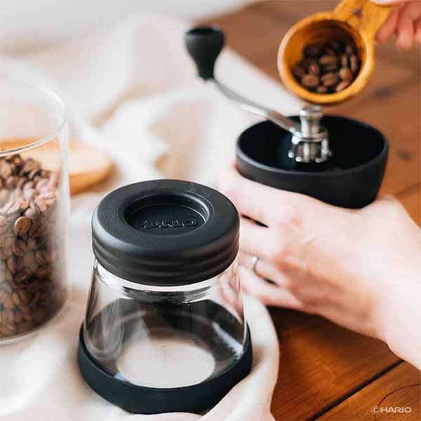 使いやすい売れ筋コーヒーミルキャニスターミル丸洗いハリオロングセラー豆の風味セラミックHARIOコーヒーミルハンドミルセラミックコーヒーミル・スケルトンNブラック 