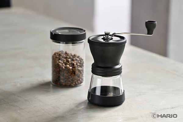 使いやすい売れ筋コーヒーミルキャニスターミル丸洗いハリオロングセラー豆の風味セラミックHARIOコーヒーミルハンドミルセラミックコーヒーミル・スケルトンNブラック 