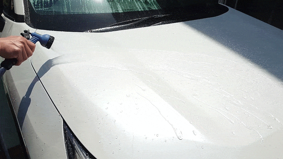 水滴が残らない・水の尾も残らないコーティング性能を実現。