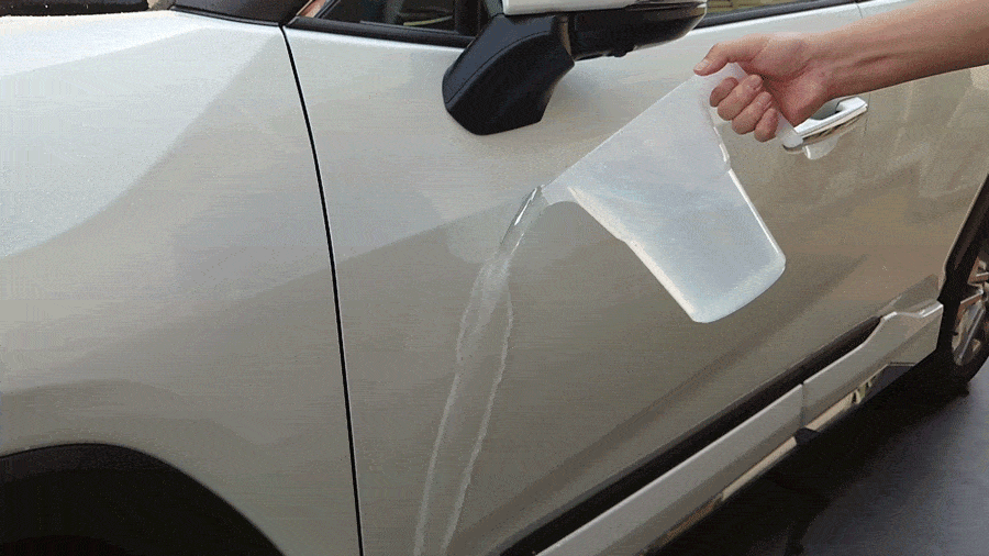 施工箇所は徹底的に水を弾く撥水コーティングが形成。水と一緒に汚れも弾き飛ばします。