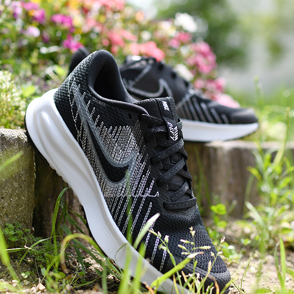 【新品未使用】　NIKE　ランニングシューズ　26cm NIKE（ナイキ） 45%off ランニングシューズ レディース メンズ