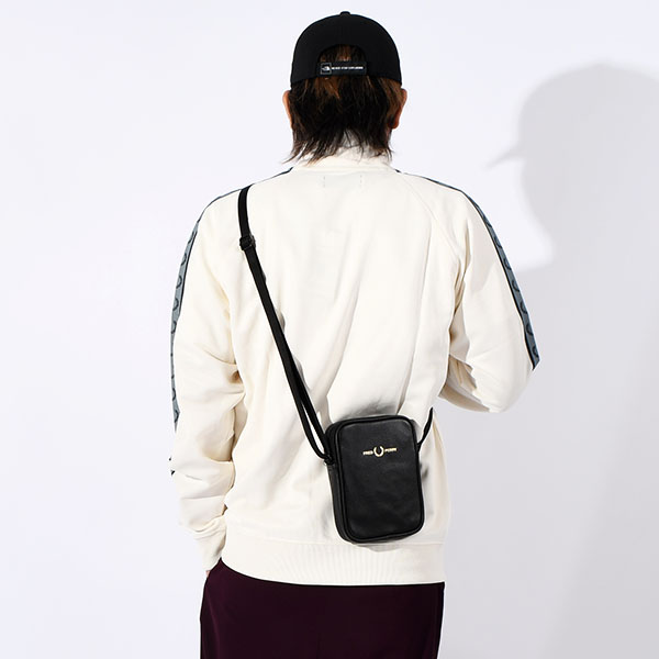FRED PERRY（フレッドペリー） ミニショルダーバッグ メンズ