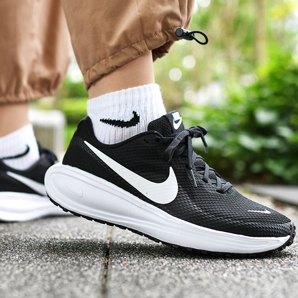 NIKE ナイキ スニーカー ランニングシューズ レディース メンズ