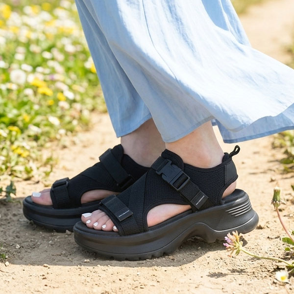 New Balance サンダル ブラック 24.0 New Balance（ニューバランス） 厚底 サンダル レディース 258 v2