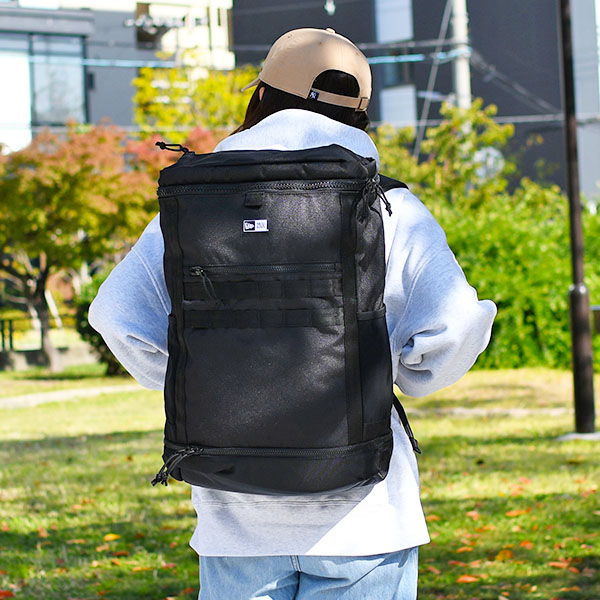 【美品】NEW ERA ブラックバックパックカラビナ付き NEW ERA（ニューエラ） バッグ 約46L バックパック メンズ レディース