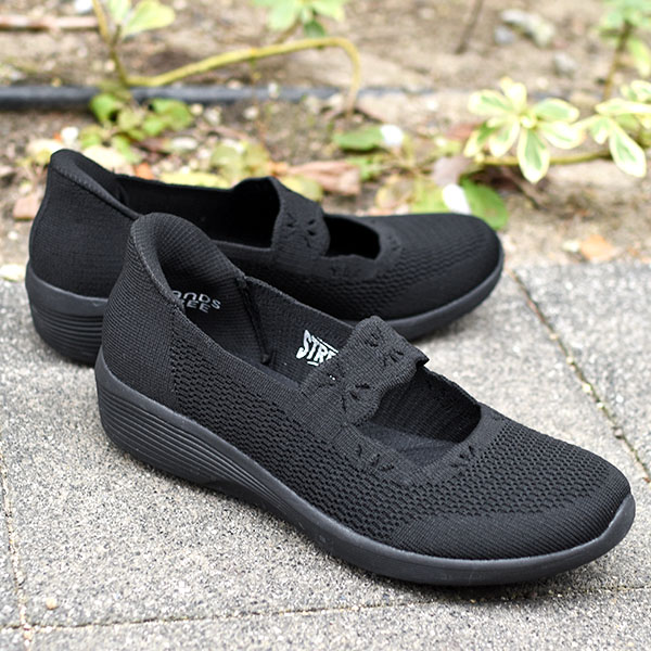 SKECHERS（スケッチャーズ） 2026春夏新作 メリージェーン シューズ 手