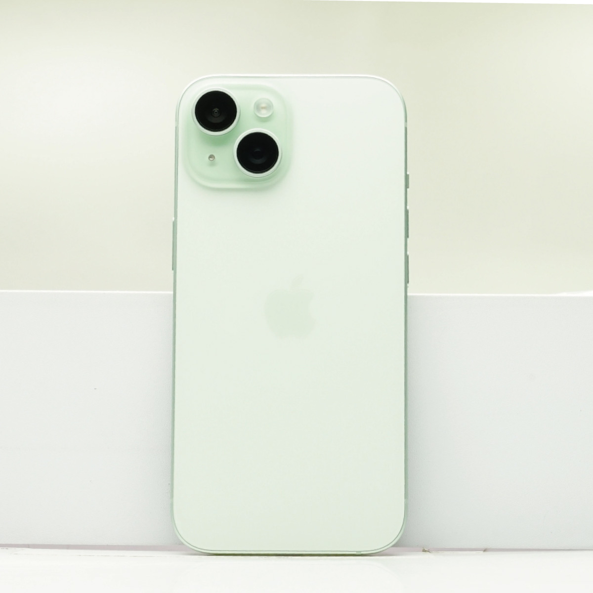 iPhone 15 128GB SIMフリー Bランク 中古 本体 スマホ