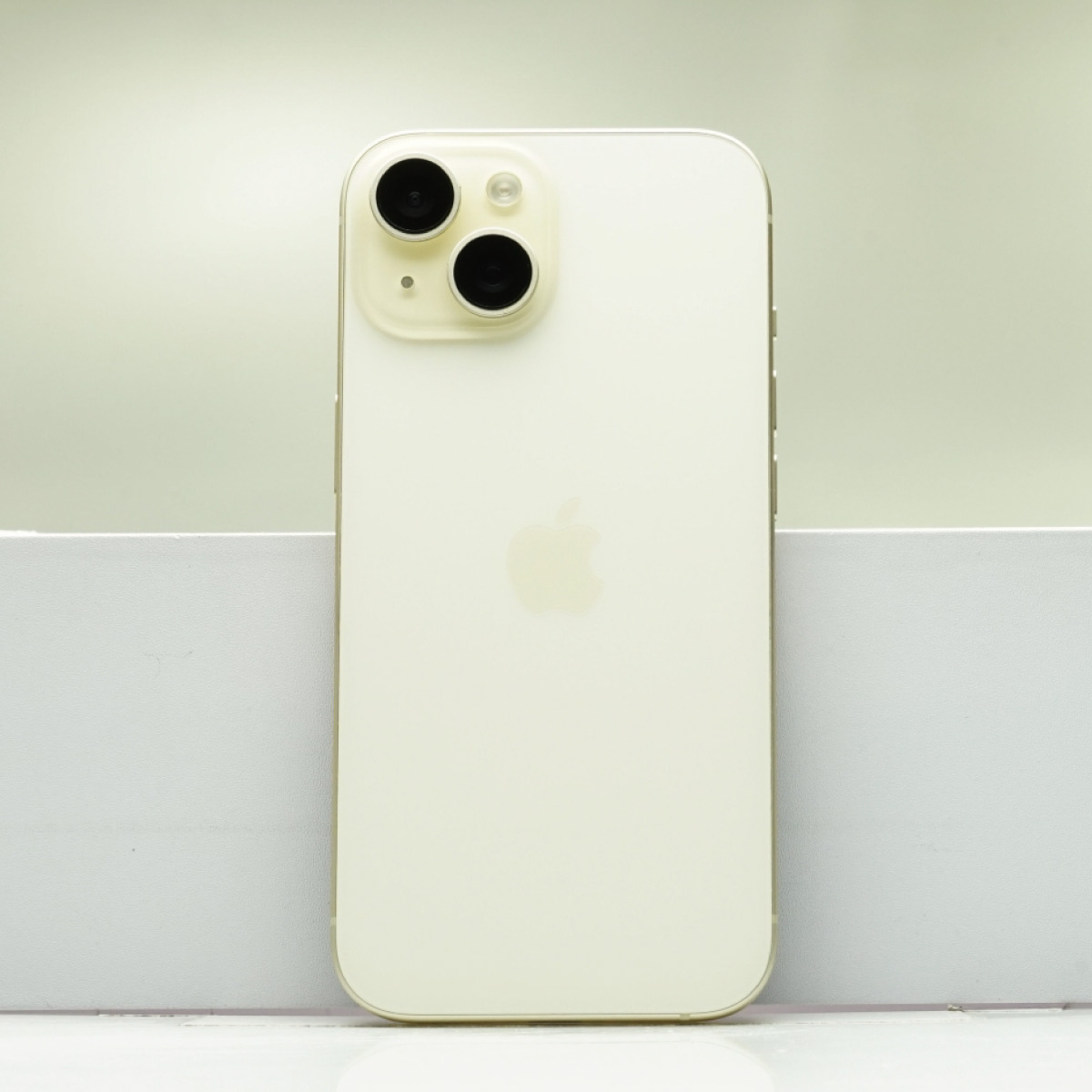 iPhone 15 128GB SIMフリー Bランク 中古 本体 スマホ