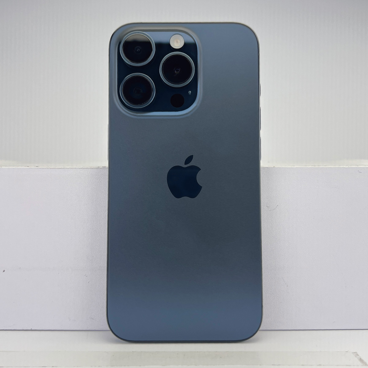 iPhone 15Pro Max 512G ブルーチタニウム SIMフリー　中古 Apple iPhone 15 Pro Max 512GB SIMフリー [ブルーチタニウム