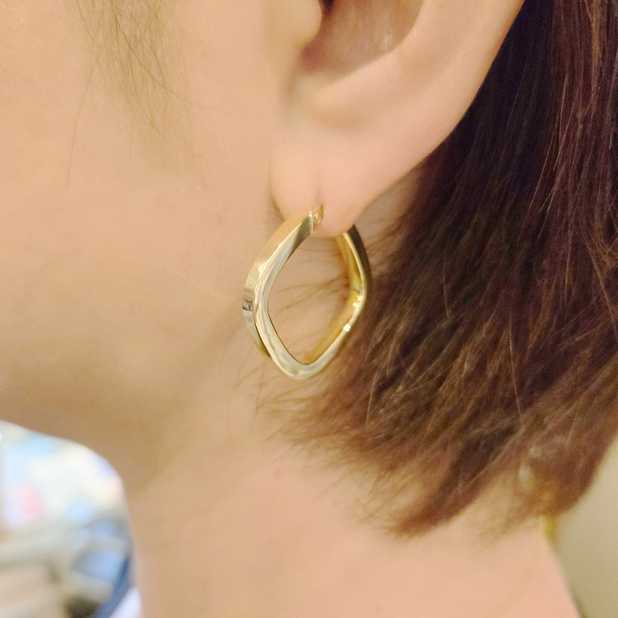 ウノアエレ イタリアンジュエリー K18イエローゴールド フープピアス