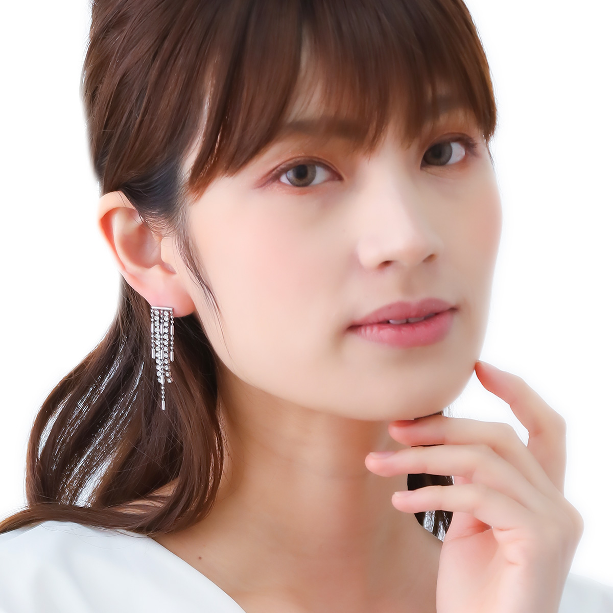 スタッドピアス サージカルステンレス製 フリンジ 揺れる じゃらじゃら