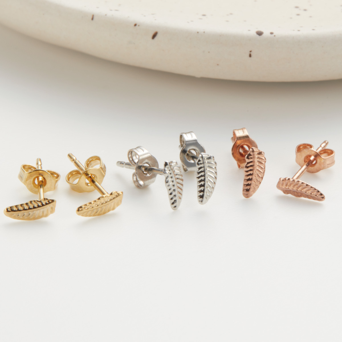 Yahoo! Yahoo!ショッピング(ヤフー ショッピング)ピアス レディース 日本製 ニッケルフリー ノンニッケル パーフェクトコーティング 羽根 フェザー ミニ 小さい 極小 目立ちにくい お肌に優しい