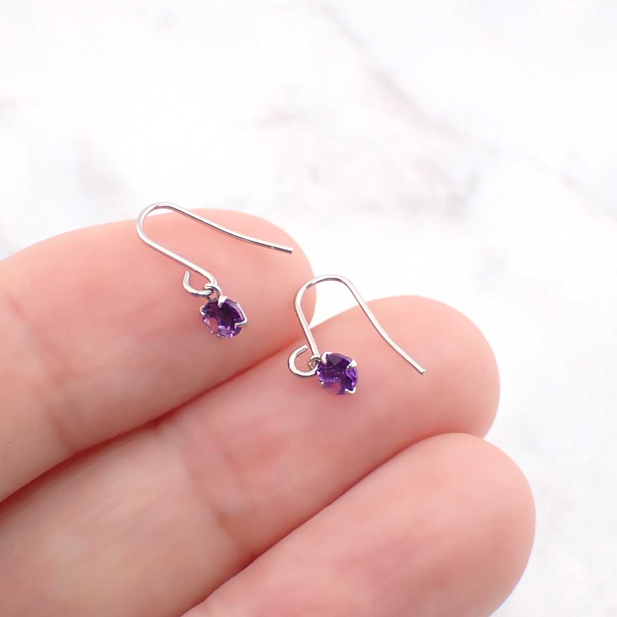 フックピアス プラチナ900製ポスト アメジスト 3mm 1粒 爆買の画像