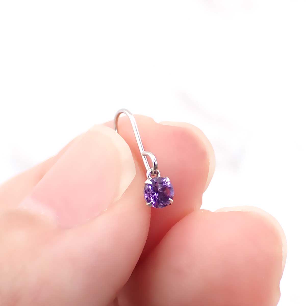フックピアス プラチナ900製ポスト アメジスト 3mm 1粒 爆買の画像