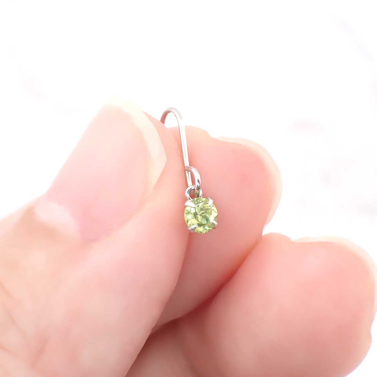フックピアス プラチナ900製ポスト ペリードット 3mm 1粒 爆買