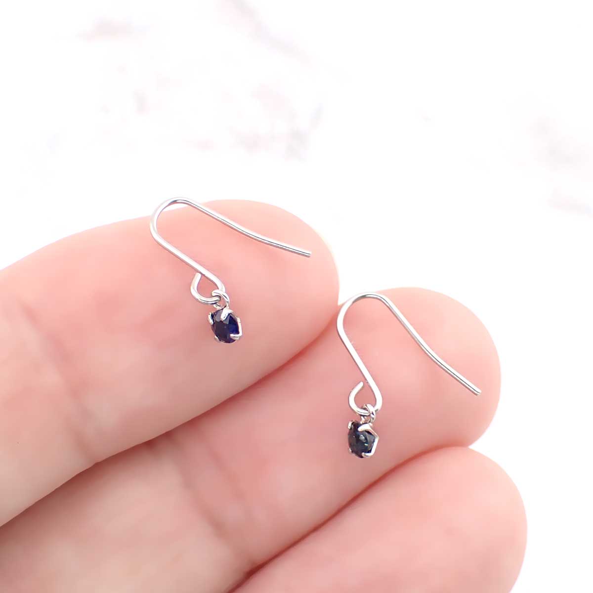 プラチナ900無垢　Pt900　サファイア　総数約2.5ct ピアス プラチナ900無垢 Pt900 サファイア 総数約2.5ct ピアス - メルカリ